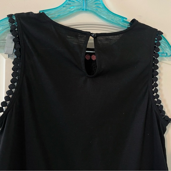 G Collection Rich Black Sleeveless Blouse with Embroidery Detail Women’s Small - Picture 2 of 10